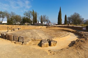 Mausoleo circular en la necrópolis romana del Complejo Arqueológico, Carmona, Provincia de Sevilla, España de Unbekannt Unbekannt